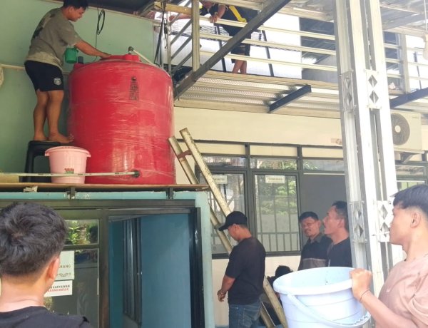 Relawan Dapur SPPG Aba Sejahtera Antusias Ikuti Kegiatan Bersih-Bersih