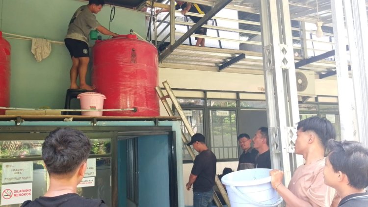 Relawan Dapur SPPG Aba Sejahtera Antusias Ikuti Kegiatan Bersih-Bersih