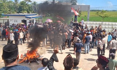 Rusak Parah Akibat Proyek Tol: Ratusan Warga Dua Kecamatan Kepung Kantor PT HUTAMA KARYA
