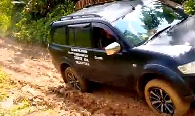 Tembus Jalan Rusak Berlumpur, Relawan SPPG ABA SEJAHTERA Pastikan MBG Sampai Ke Desa Turus; Tuntut Perhatian Gubernur Dan Bupati