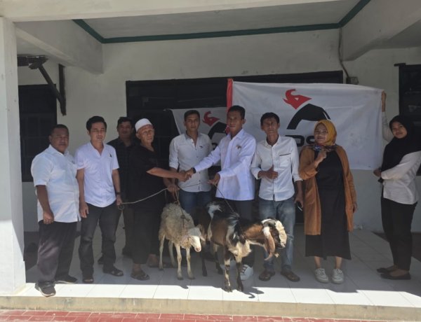 DPD PSI Pandeglang Serahkan Hewan Qurban kepada Masyarakat Kadomas