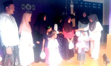 Bulan Muharram 1448-H Penuh Berkah, Pasangan Suami Istri Berbagi Kasih Pada Anak Yatim Piatu  ‎ 