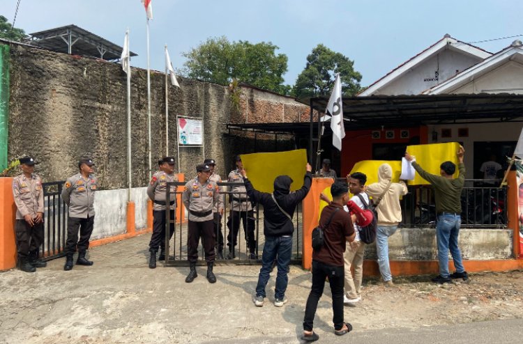 Aksi Unjuk Rasa Dugaan Penyerobotan Lahan Warga Melibatkan Oknum Anggota DPRD Fraksi PKS