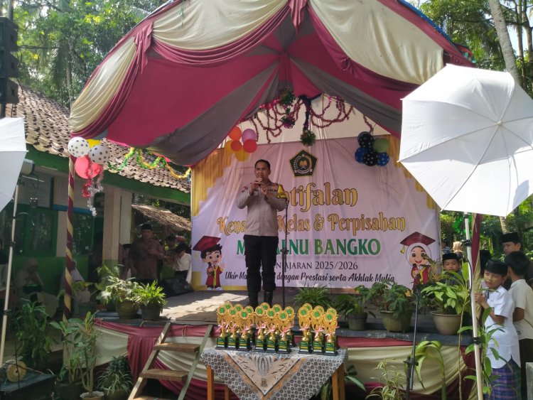 Bhabinkamtibmas Desa Dahu Hadiri Pelepasan dan Kenaikan Kelas MI MALNU Bangko