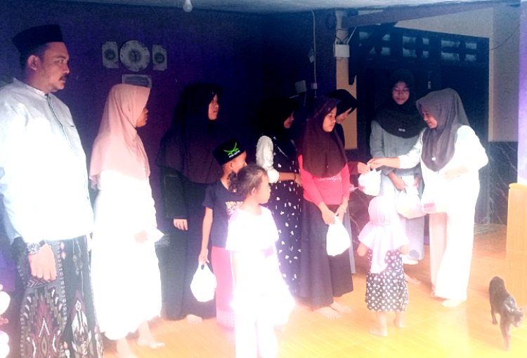 Bulan Muharram 1448-H Penuh Berkah, Pasangan Suami Istri Berbagi Kasih Pada Anak Yatim Piatu  ‎ 