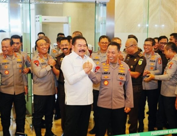 Pascapenangkapan Mantan Pejabat BGN dan Mantan Jampidsus, Jaksa Agung dan Kapolri Tunjukkan Keakraban
