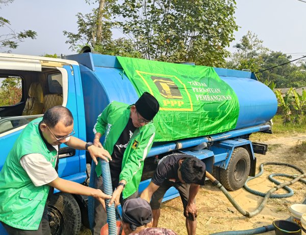 DPC PPP Pandeglang Salurkan Air Bersih di Patia