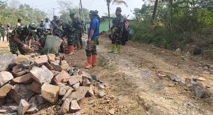 TMMD Ke-129 di Desa Pasirgadung Perbaiki Akses Penghubung Dua Desa