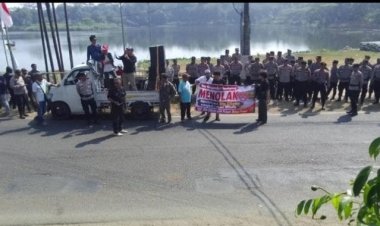 Aksi Warga Tolak Revitalisasi Situ Cikedal, Soroti Anggaran Rp9,49 Miliar
