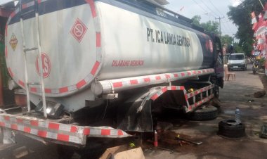 Mobil Tangki Angkut Solar Proyek Tol Serang-Panimbang, Patah As Roda Ganggu Lalu lintas 