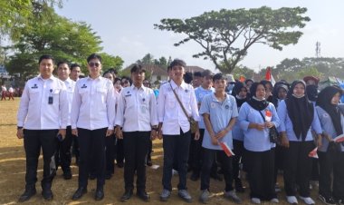 SPPG Menes 1 Umi Kaisar dan Relawan Turut Meriahkan HUT RI ke-81 di Alun-Alun Menes
