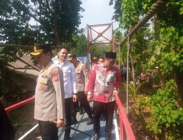 Penghubung Tiga Kecamatan, Jembatan Merah Putih Diresmikan 