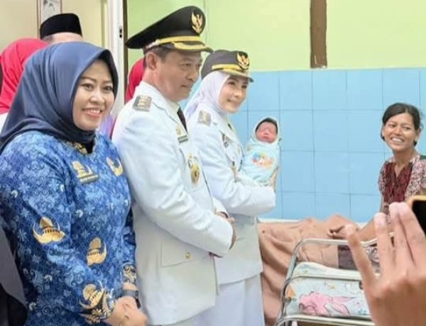 Lahir Tepat 17 Agustus, Bayi Perempuan Ini Diberi Nama Rachma Agustina oleh Pimpinan Daerah