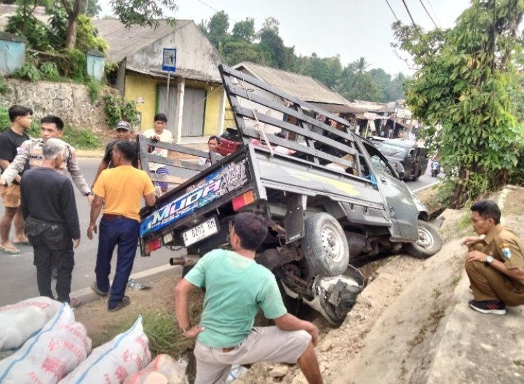 Kecelakaan di Kadu Hapa Cikedal, Motor PCX Ringsek di Bawah Pick Up