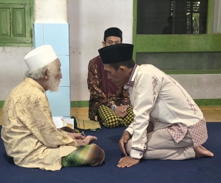 Ketua PSI Pandeglang, Rismawan Silaturahmi ke Abuya Muhtadi, Hadiri Maulid di Menes