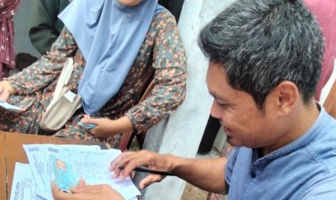 Manis Pahit Melayani Warga, Ii Nurkholis Jadi Tumpuan Pengaduan di Dusun I