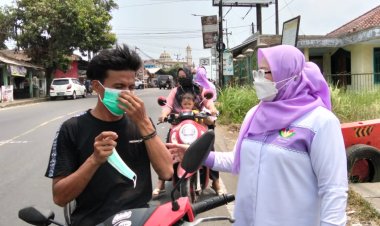 Abu Vulkanik GAK Ancam Kesehatan, PKB Pandeglang Bagikan Ribuan Masker