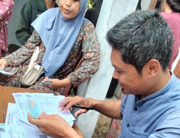 Manis Pahit Melayani Warga, Ii Nurkholis Jadi Tumpuan Pengaduan di Dusun I