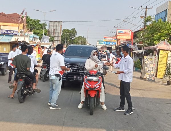 PSI Pandeglang Turun ke Jalan, Bagikan Ribuan Masker Gratis