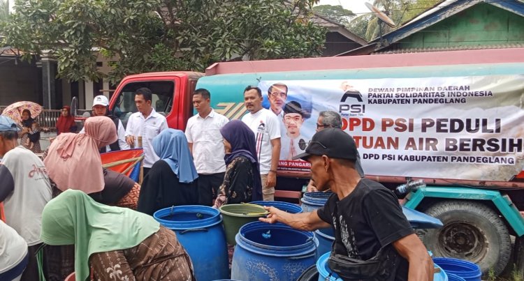 DPD PSI Pandeglang Salurkan Bantuan Air Bersih untuk Warga Dungushaur